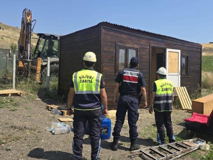 Silivri’de tarım arazilerindeki kaçak yapılarla mücadele sürüyor