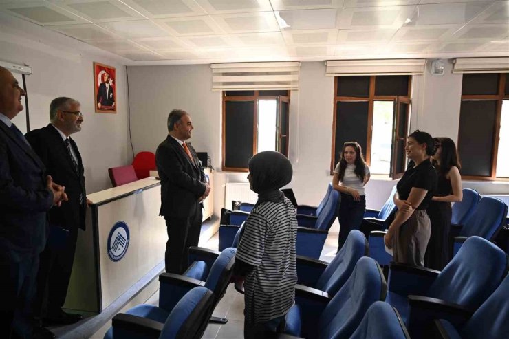 Rektör Karataş MYO’larda incelemelerde bulundu