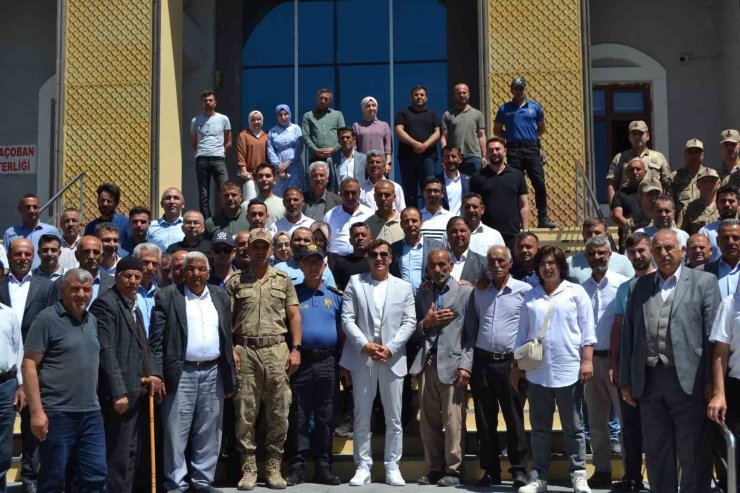 Karaçoban’da Kaymakam ve İlçe Jandarma komutanına anlamlı uğurlama