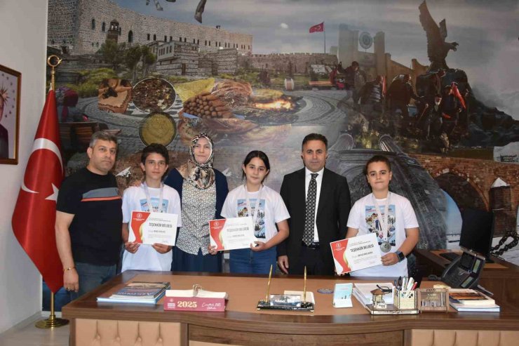 Sabancı Ortaokulu öğrencilerinden TÜBİTAK’ta büyük başarı