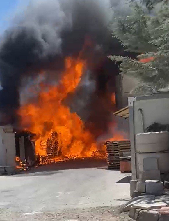 Adıyaman Organize Sanayi Bölgesi’nde fabrika yangını