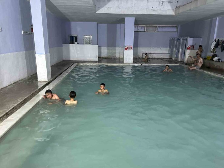 Sünnet olan çocuklar şifayı kaplıcalarda arıyor