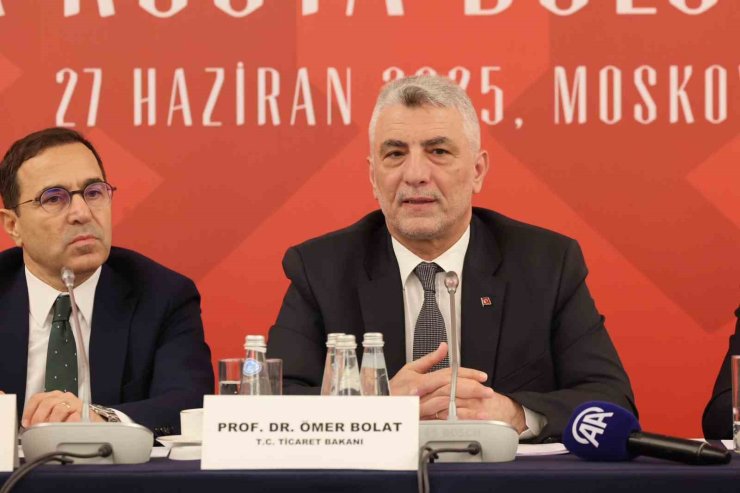 Bakan Bolat, Rusya’da Türk işadamlarıyla bir araya geldi