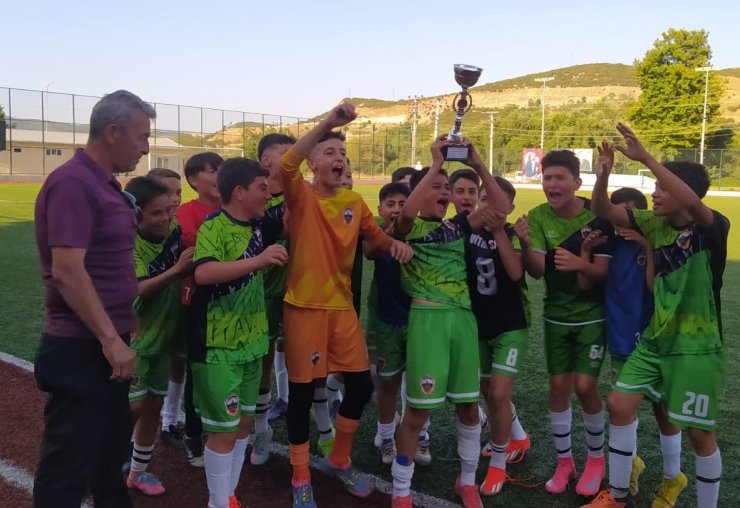 Bilecik U13 Gençler Ligi şampiyonu Vitraspor oldu