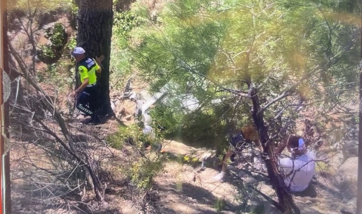 Balıkesir’de araç dere yatağına uçtu: 1 ölü