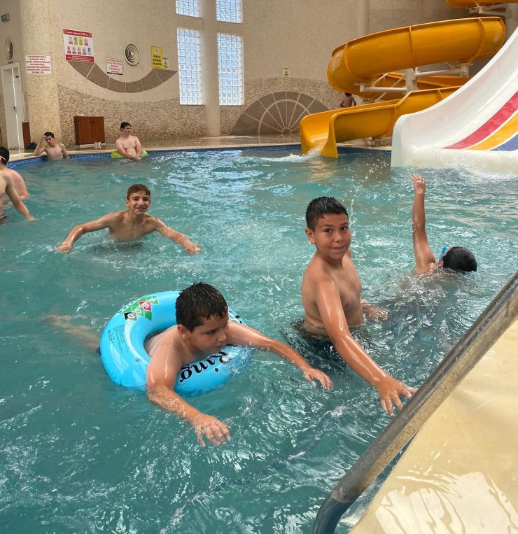 Gediz Belediyesi’nden öğrencilere aquapark sürprizi
