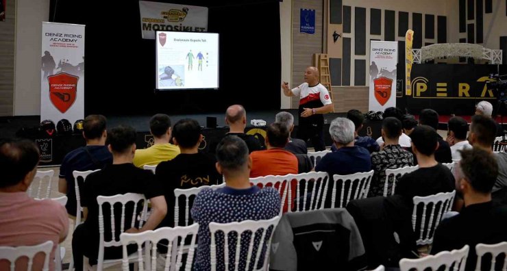 Kuşadası’nda motosiklet tutkunlarına ileri ve güvenli sürüş eğitimi verildi