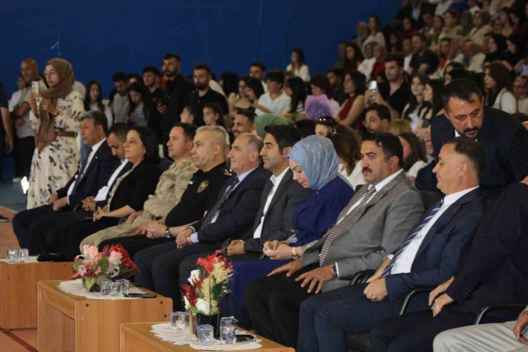 Sarıkamış Meslek Yüksekokulu’da mezuniyet coşkusu