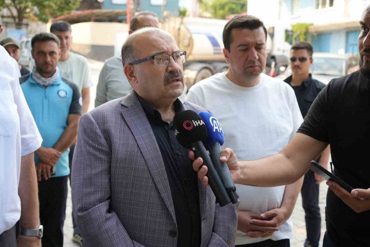 Balıkesir Valisi Ustaoğlu: "Üç ilçemizde 4 mahallede yangınlarla mücadelemiz sürüyor"
