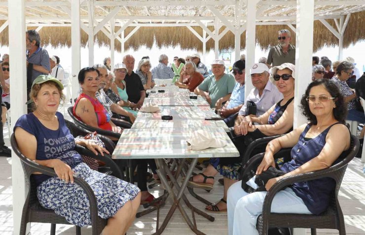 Mersin’de emeklilere ’Yaza Merhaba’ etkinliği