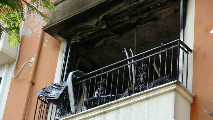 İsviçre’den tatil için geldikleri evleri 1 saat sonra küle döndü