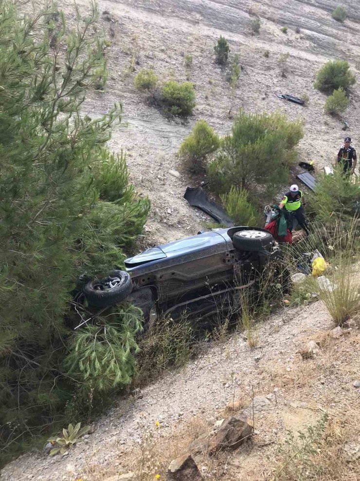 Balıkesir’de otomobil şarampole uçtu: 5 Yaralı