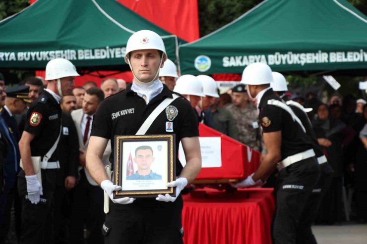 Çankırı’daki kazada hayatını kaybeden polis özel harekat kursiyeri Sakarya’da defnedildi