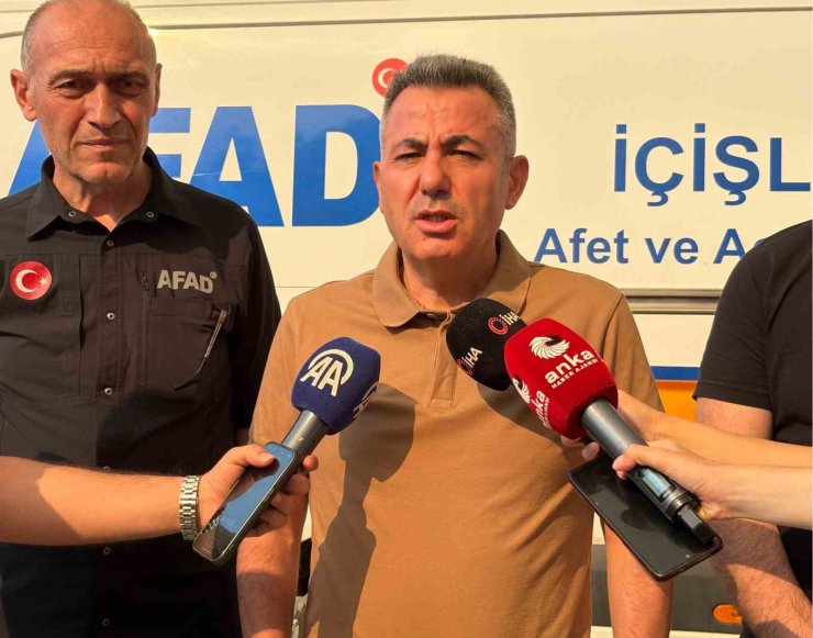 İzmir Valisi Elban: "Yangın henüz kontrol atına alınmadı"