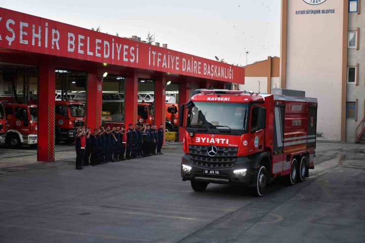 Kayseri itfaiyesi yangınla mücadele için Manisa’ya gitti