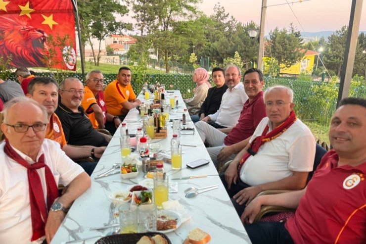 Tavşanlı’da Galatasaray’ın 25. lig şampiyonluğu coşkuyla kutlandı