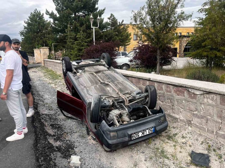 Kediye çarpmamak için manevra yapınca aracı takla attı
