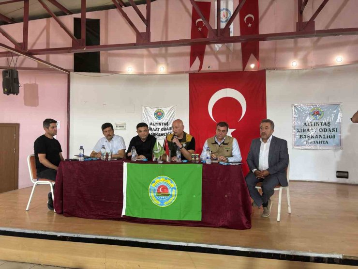 Altıntaş’ta çiftçilerin karşılaştığı sorunlar ve çözüm önerileri masaya yatırıldı