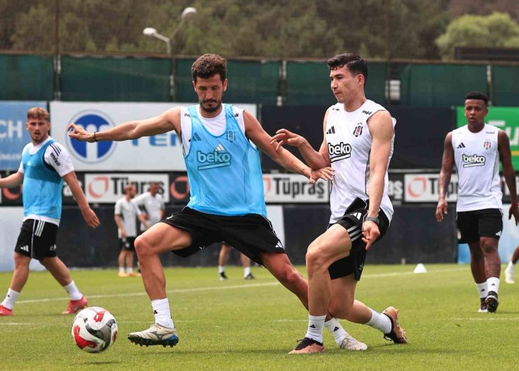 Beşiktaş’ta David Jurasek ilk antrenmanına çıktı