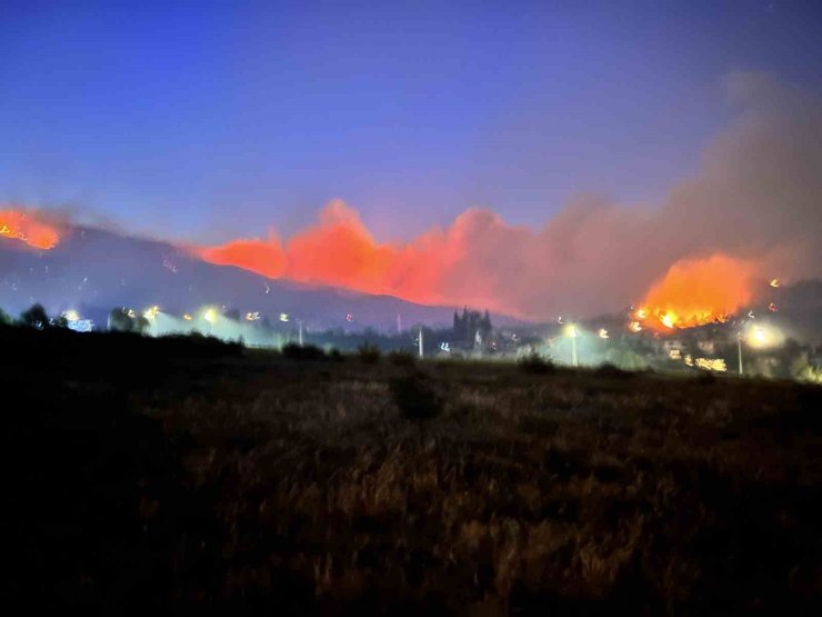 Hatay’da 12. saatte orman yangını sürüyor: Bin 800 kişi tahliye edildi
