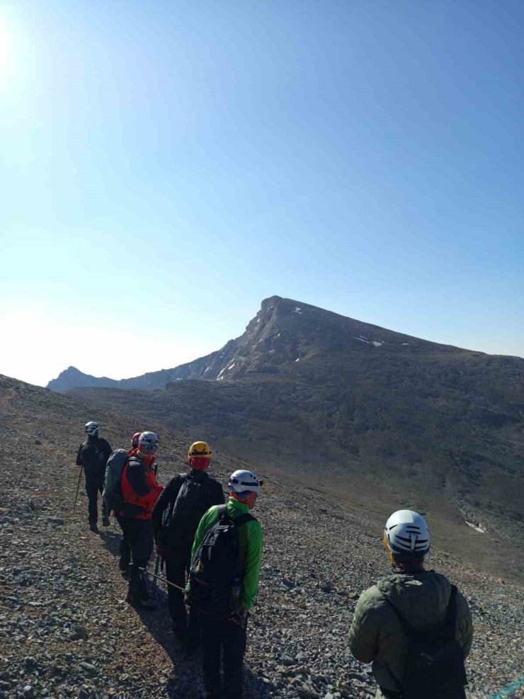 Sporcular Bolkarların zirvesinde doğayla buluştu