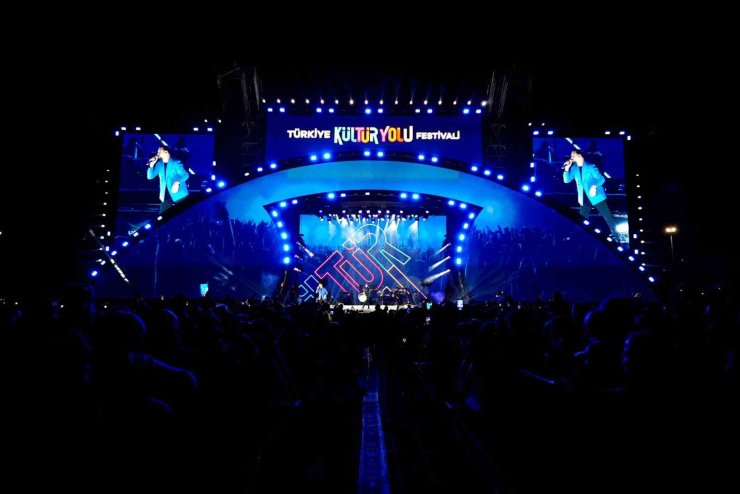 Olaylı festival, Alişan konseri ile sona erdi