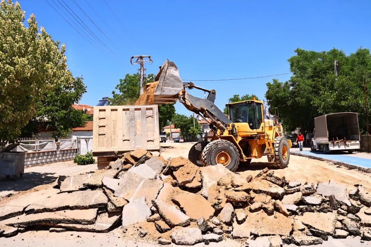 Tavas - Bağlar yolu alt yapı çalışması nedeniyle 2 gün trafiğe kapatıldı
