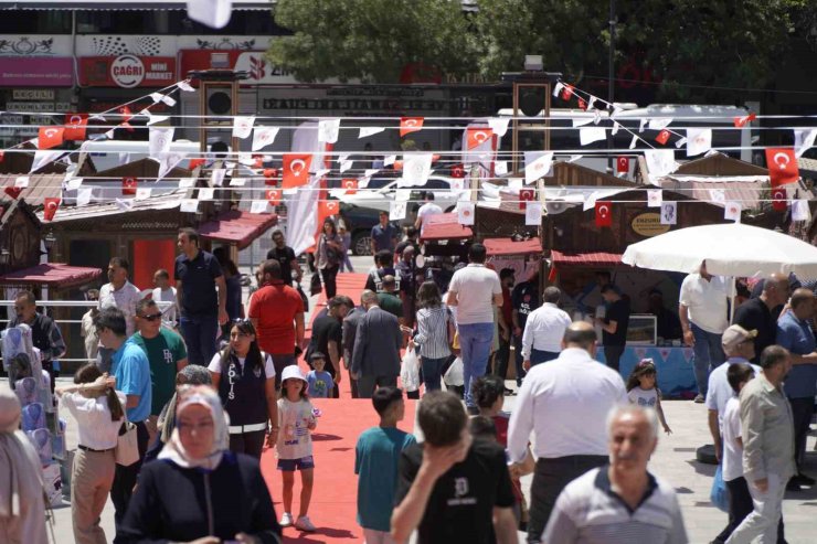 Van’da ’İşyurtları Ürün ve El Sanatları Fuarı’ devam ediyor