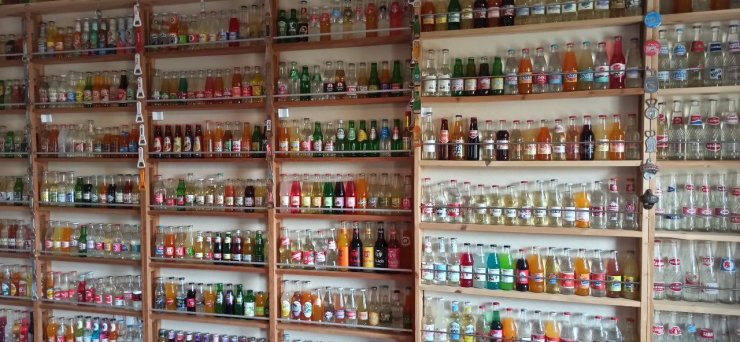 Hediye edilen gazoza yüzlercesini ilave ederek koleksiyon yaptı