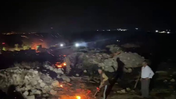 Otluk alanda çıkan yangın saman balyalarına sıçradı