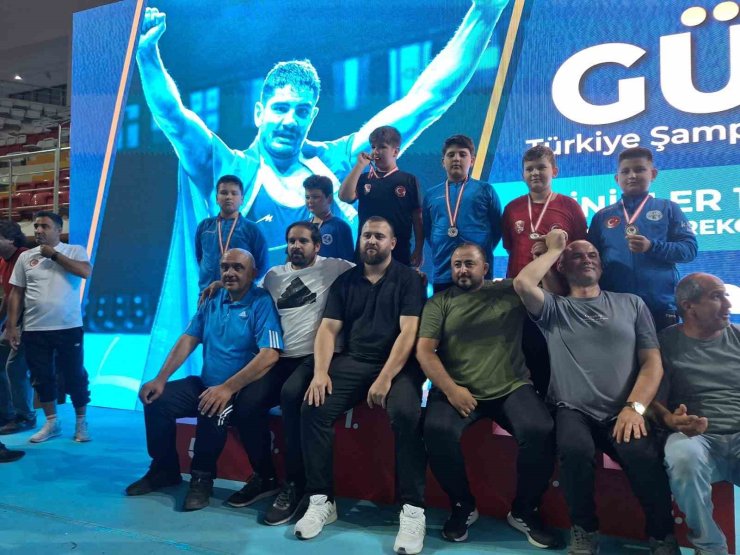 6 sporcu milli takım kampında