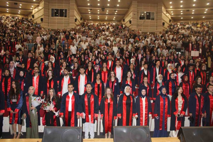 ERÜ Sağlık Hizmetleri Meslek Yüksekokulu 34. Dönem mezunlarını verdi