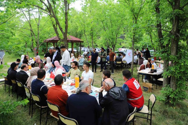 Gazzeli öğrenciler piknikte buluştu