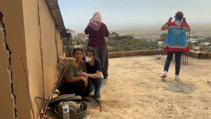 Hatay’da yangına 16 ilden gelen ekipler müdahale ediyor