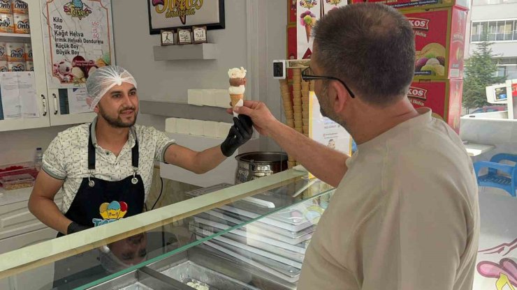 Dondurma alırken dikkat: Sentetik renklendiriciler sağlığı olumsuz etkileyebiliyor