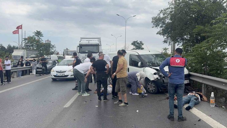 Tuzla’da motosiklet yol kenarında bekleyen arızalı araca çarptı: 2 yaralı