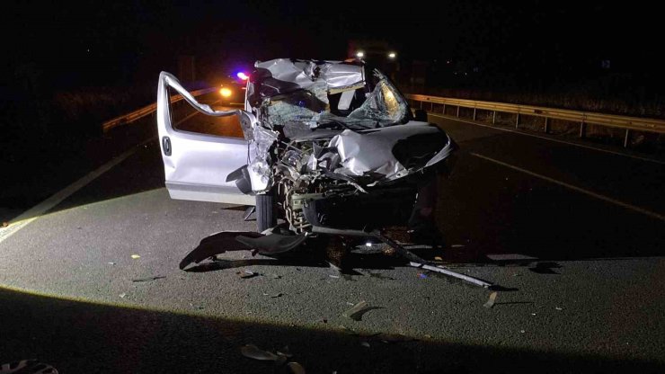 Bursa’da kontrolden çıkan araç tıra çarptı: 1 ağır yaralı