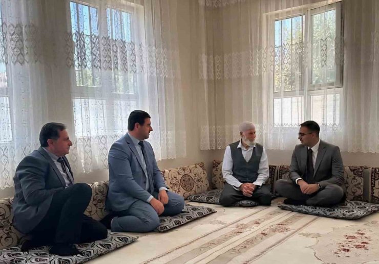 Kaymakamın ilk ziyareti şehit ailesine oldu