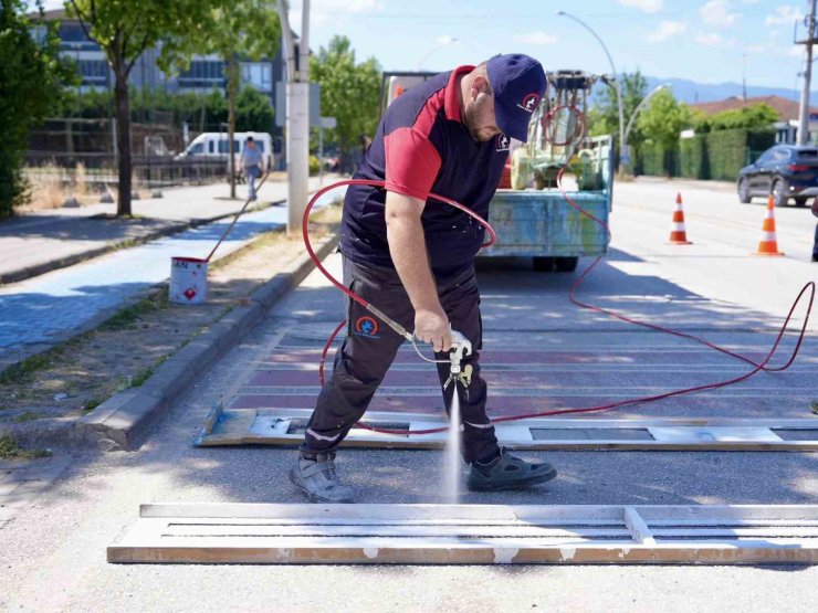 Düzce’de yaya çizgileri yenileniyor