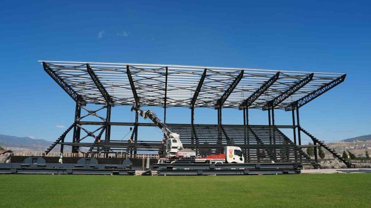Kahramanmaraş’ın yeni futbol sahası hızla yapılıyor