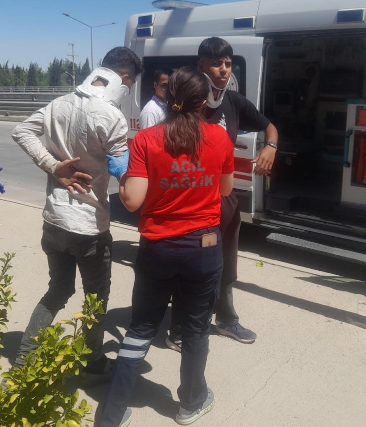 Otomobille motosiklet çarpıştı: 2 yaralı