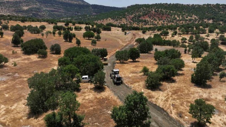 Diyarbakır’da köylerine dönen vatandaşların yolları inşa ediliyor