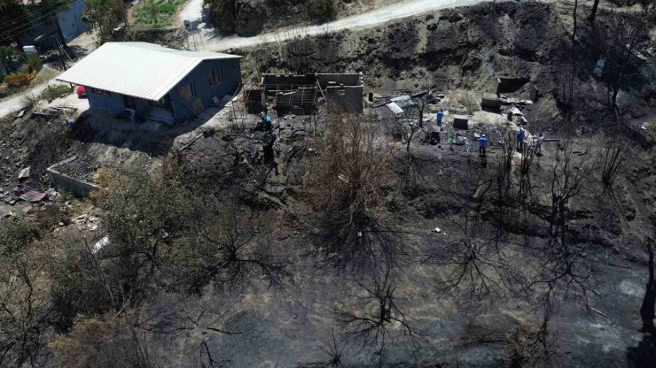 Depremde evi yıkılan kadının yeni yuvası için aldığı eşyalar yangında kül oldu