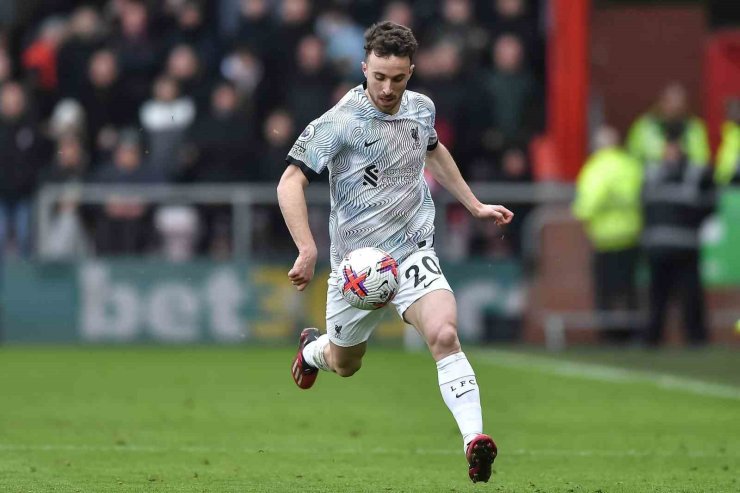 Liverpool’un Portekizli futbolcusu Diogo Jota, trafik kazasında hayatını kaybetti