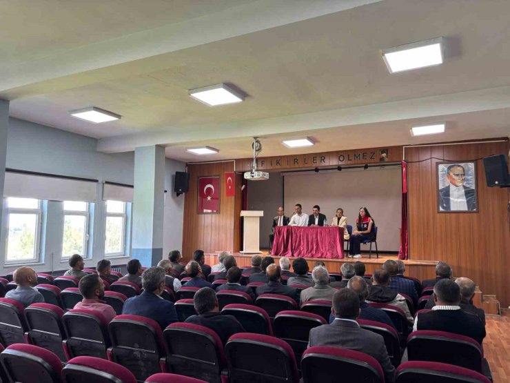 Kaymakam Tutal, muhtarlarla buluştu