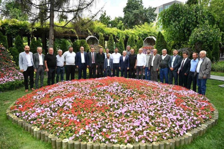 Başkan Büyükkılıç; Sarız’ın mahalle muhtarlarını büyükşehirde konuk etti