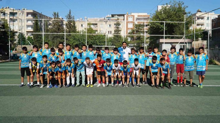 Yaz futbol kursu çocukların gözdesi oldu