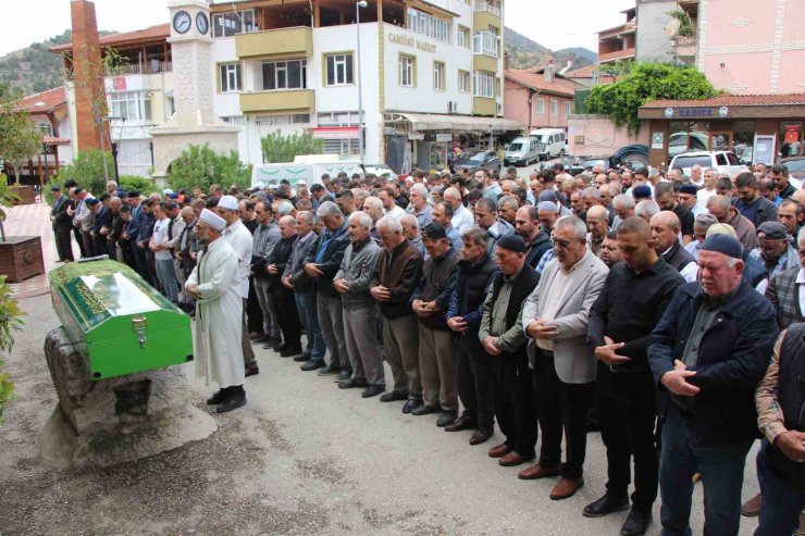 Amasya’da cezaevinden çıkan eşinin vurduğu kadın defnedildi
