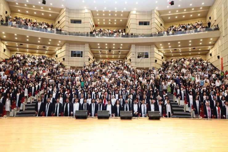 ERÜ Sağlık Bilimleri Fakültesi’nden 295 öğrenci mezun oldu