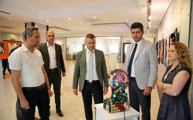 Geri dönüşüm ve sanat el ele verdi: Atıktan Sanata Sergisi açıldı